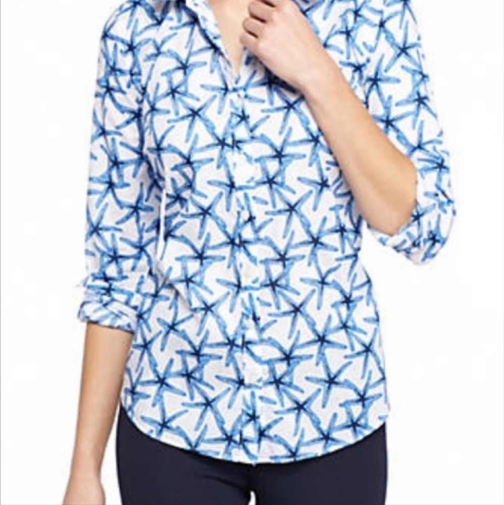 Crown & Ivy Blue & White Starfish Print Long Sleeve Button Down SIZE M